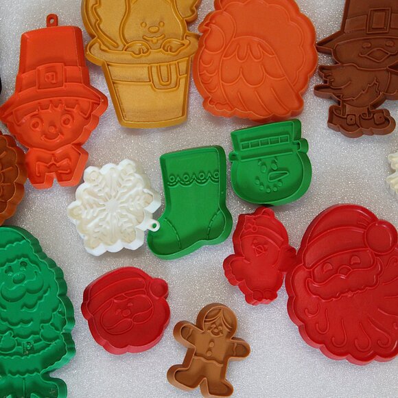 Vintage Hallmark Plastic Holiday Imprint Cookie Cutters Set of 18 Fall Theme - Picture 4 of 9